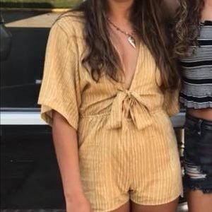 Tie up gold stripes romper.